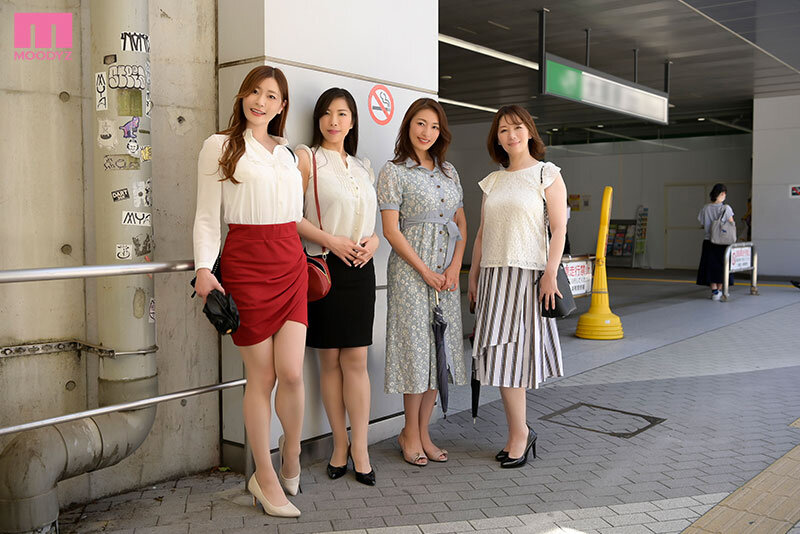 20年ぶりに集まったおばさんピンサロ同窓会 オクチ&オマ〇コの花びら大回転でチ〇ポしゃぶりまくりハメまくり無制限中出ししまくった一日。 小早川怜子 翔田千里 山瀬美紀 葵百合香 1