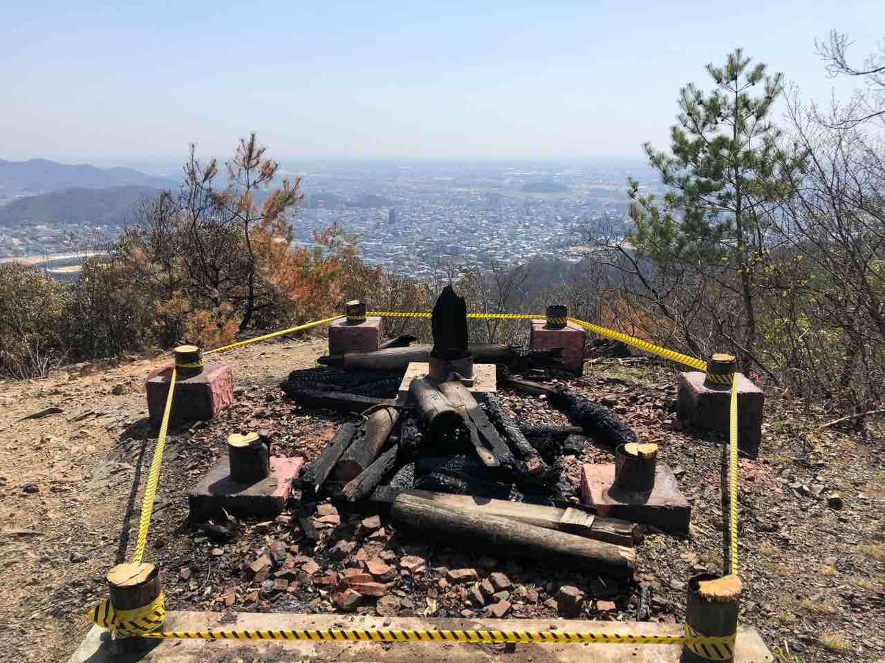 コロナの記録と記憶21 番外編 足利の山火事その後 マスター ツートンの仁義ある添乗員ブログ