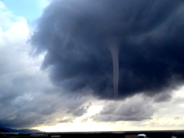 tornado (竜巻) 益田市の竜巻（2012年9月2日）発生～成長の風景画像を発見 : 益田市の