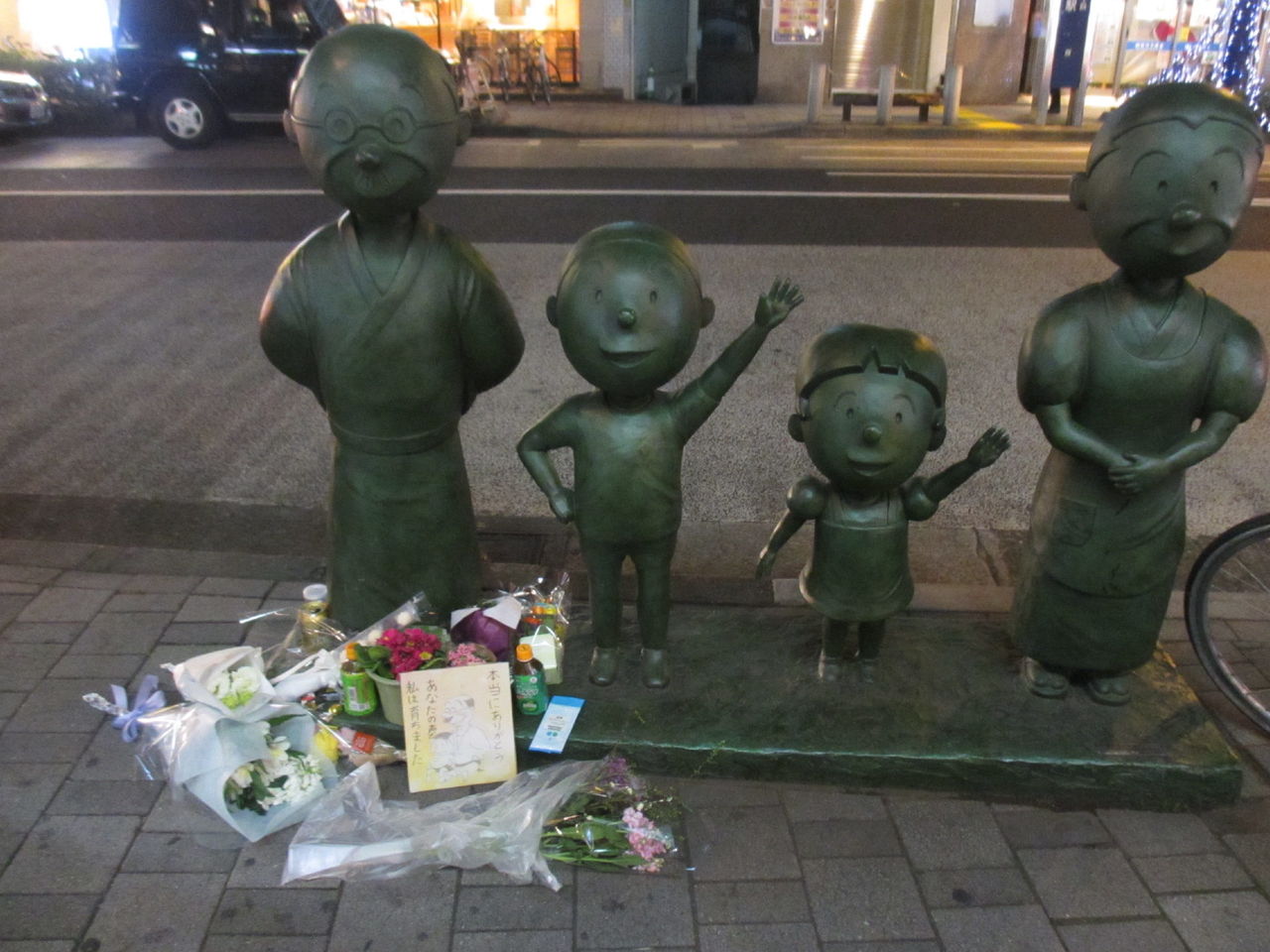 サザエさんの銅像で波平の前に献花 世田谷大好き 増田のぶゆきブログ サザエさんの銅像で波平の前に献花 世田谷大好き 増田のぶゆきブログ