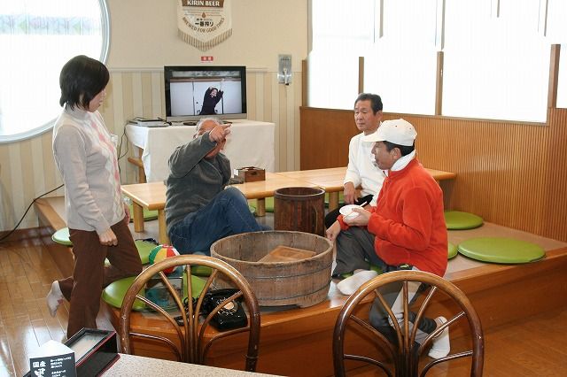 昭和で元気になる会『回想法』の活動を紹介します。の画像