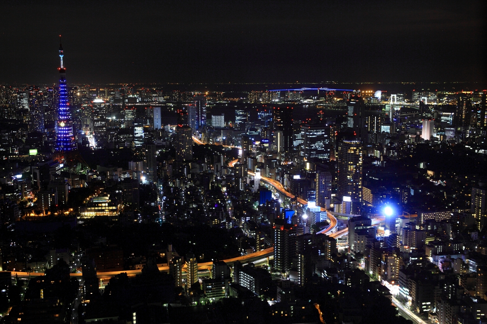 東京タワー ドラえもんライトアップ 何度目の曇天か