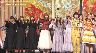 欅坂46 紅白歌合戦オープニングに漆黒の衣装で山﨑天 菅井友香 小林