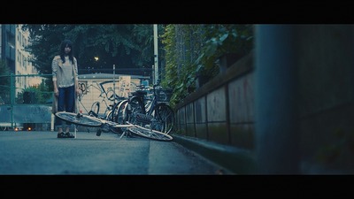 欅坂46 小林由依が サイマジョ Mvで乗ってた自転車って 月スカ Mvは見所満載だな 月曜日の朝 スカートを切られた 櫻坂46まとめもり