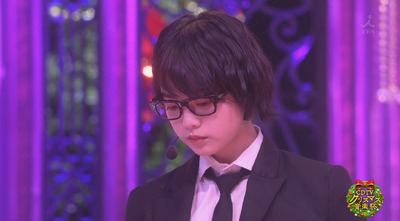 平手友梨奈 一瞬微笑む 風に吹かれても を Cdtvクリスマス音楽祭17 で披露 櫻坂46まとめもり
