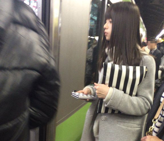 速報 齋藤飛鳥ちゃん 満員電車に乗ろうとする所を撮られる 乃木坂レベルでもまだ電車通勤してるんだな 欅坂46まとめセゾン 速報 齋藤飛鳥ちゃん 満員電車に乗ろうとする所を撮られる 乃木坂レベルでもまだ電車通勤してるんだな 欅坂46まとめセゾン