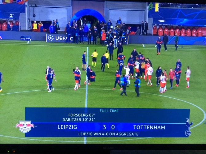 ESx5kkDU0AAvBK1[1]