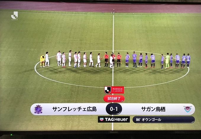 D6xGmLyU0AApsTw[1]