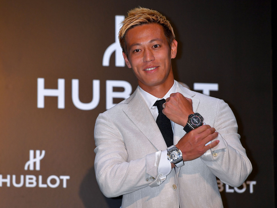 本田圭佑 w杯へ 優勝を信じて相手を美化し過ぎず 可能性を信じること 両手に腕時計で登場 サカサカ10 サッカーまとめ速報 本田圭佑 w杯へ 優勝を信じて相手を美化し過ぎず 可能性を信じること 両手に腕時計で登場 サカサカ10 サッカーまとめ速報