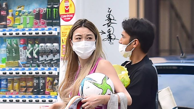 悲報】木下優樹菜、彼氏Jリーガーの試合を観戦！！u2026あれ？子供は 
