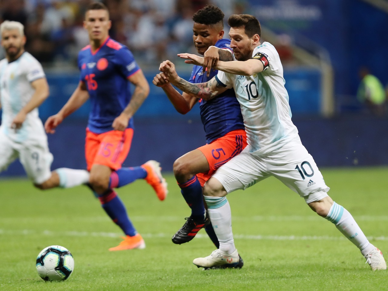 悲報 メッシ擁するアルゼンチン代表さん 弱い サカサカ10 サッカーまとめ速報 悲報 メッシ擁するアルゼンチン代表さん 弱い サカサカ10 サッカーまとめ速報