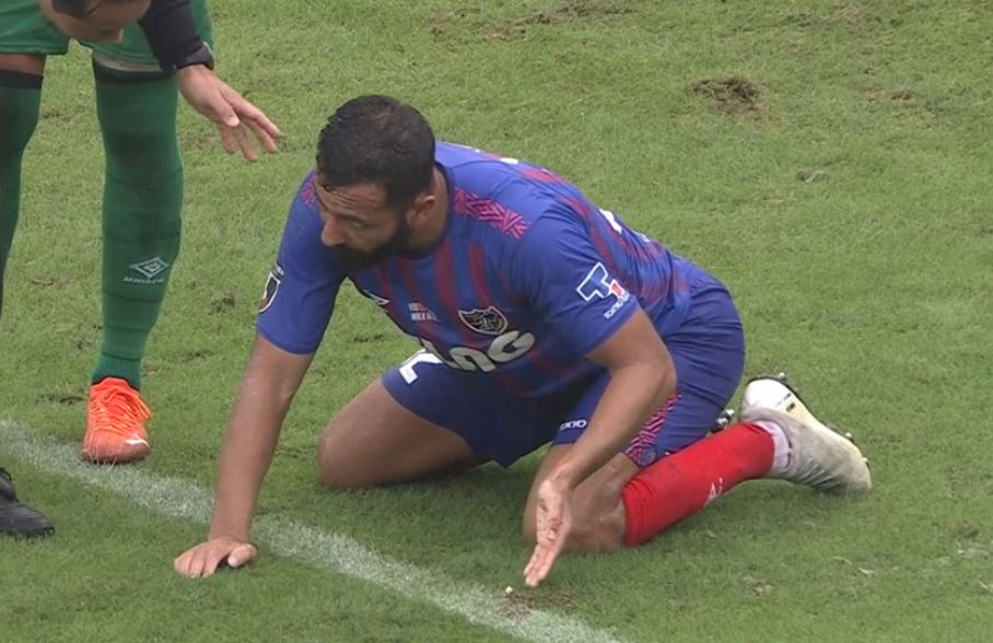 悲報 Jリーグさん 試合中に格闘技を始めてしまう Football Timeline