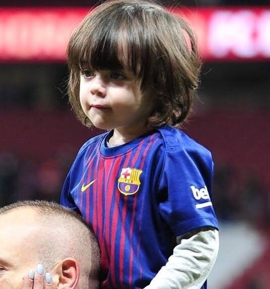 朗報 イニエスタの息子 イニエスタの息子とは思えないほど可愛すぎるｗｗｗｗｗ サカサカ10 サッカーまとめ速報