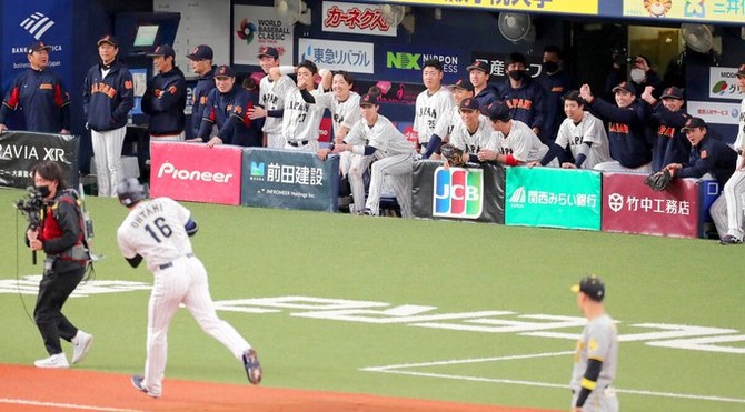 【悲報】野球ってスポーツなの?試合中なにもしてない人多すぎない…?