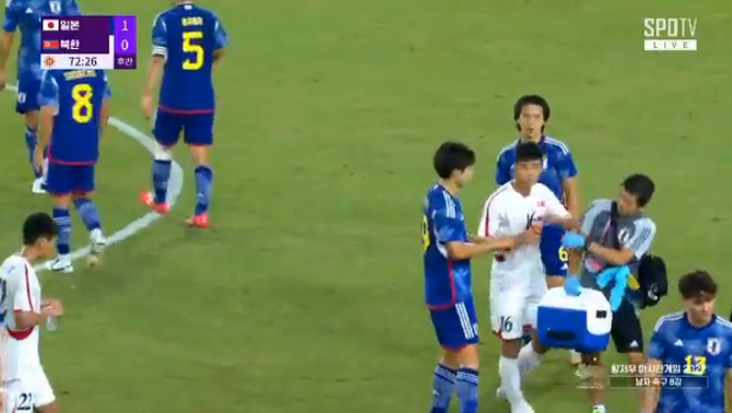 【悲報】サッカー北朝鮮代表さん、日本チームの水を貰おうとして殴りかかるｗｗｗｗｗｗｗｗｗ