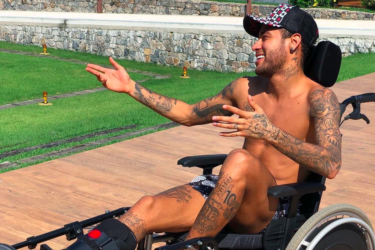 画像 ネイマールさん またまた炎上 ホーキング博士を真似 サカサカ10 サッカーまとめ速報 画像 ネイマールさん またまた炎上 ホーキング博士を真似 サカサカ10 サッカーまとめ速報
