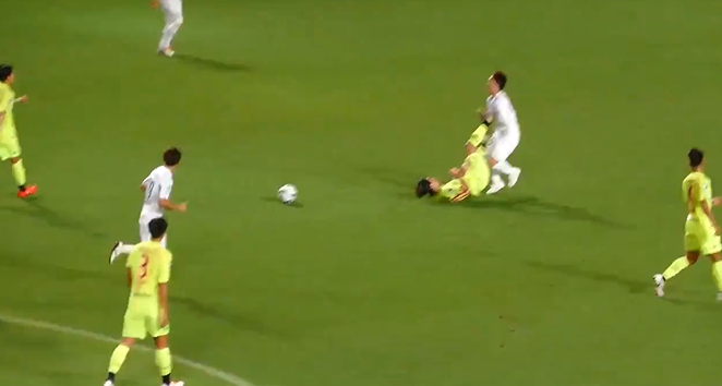 動画 Jリーグの試合で審判が出したレッドカードが話題に サカサカ10 サッカーまとめ速報 動画 Jリーグの試合で審判が出したレッドカードが話題に サカサカ10 サッカーまとめ速報