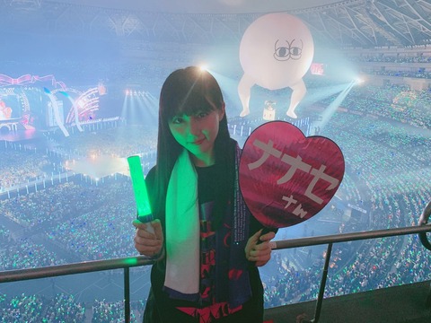 Hkt48田中美久さん どいやさんバルーン と２ショット 乃木坂46