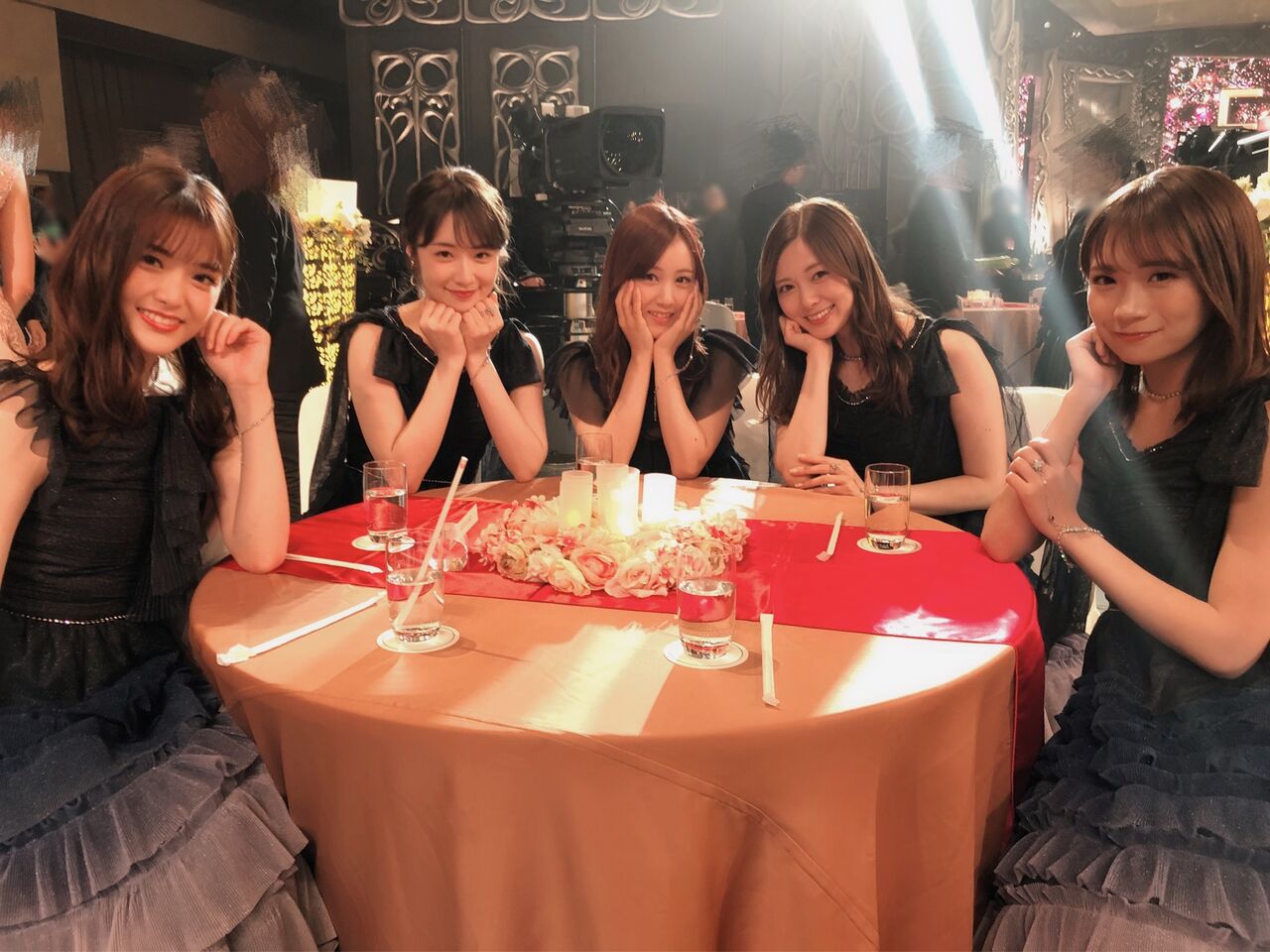 Fns歌謡祭の乃木坂の円卓テーブルが 乃木坂46箱推し