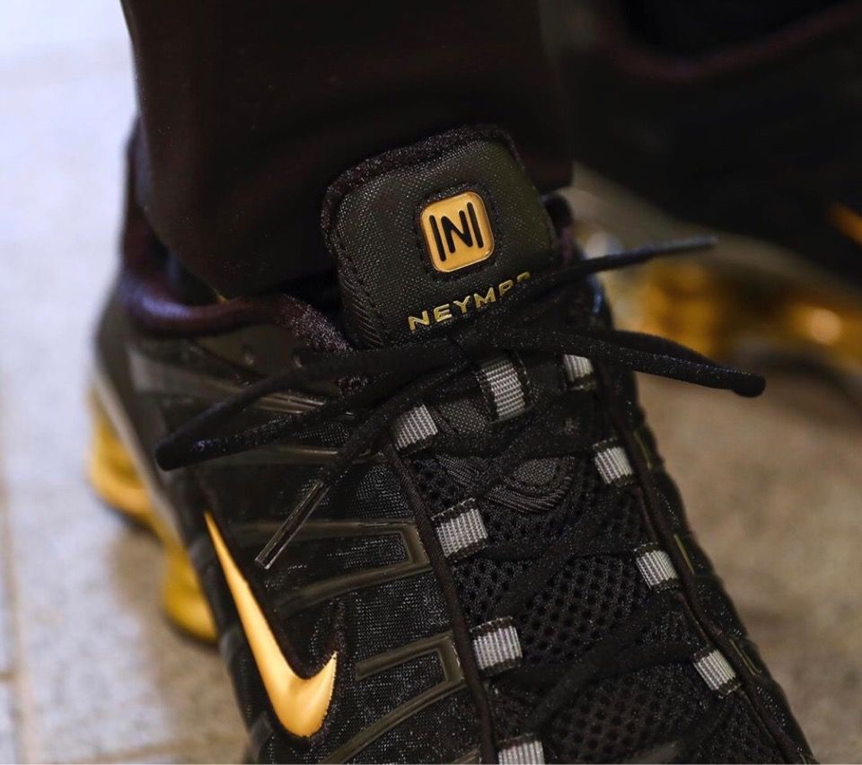 7月13日発売 Neymar Jr Nike コラボスニーカー Shox Tl ｓｎｅａｋｅｒ ｍａｎ