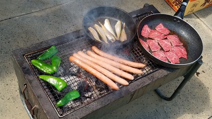 【画像あり】女さん、とんでもないＢＢＱの焼き方をする