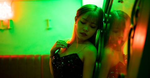 【朗報】池田エライザさん、下着姿で爆笑してしまう。。。