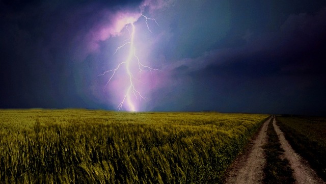 lightning-weft-731541_960_720