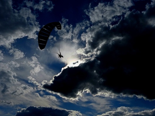 paraglider-1956168_960_720