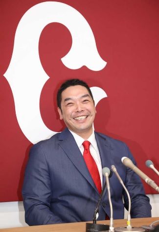 巨人・阿部は5000万減1・6億円でサイン