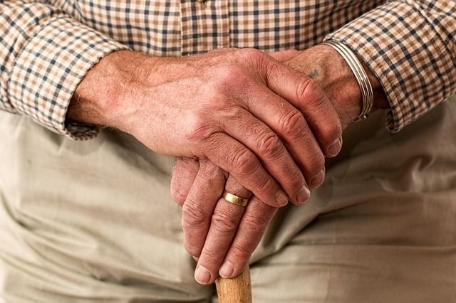 【経済】ことし倒産した介護関連事業者過去最多に  介護報酬引き下げの影響で　