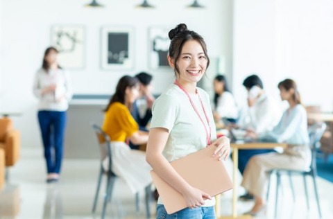 employee1-607x400