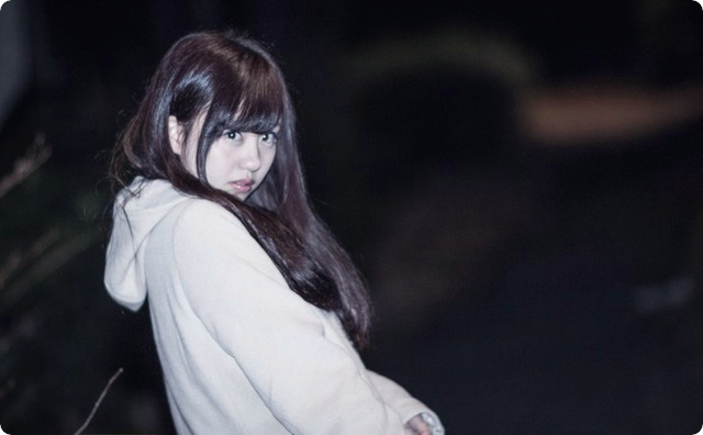 恐怖する女性