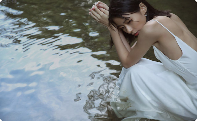 女性