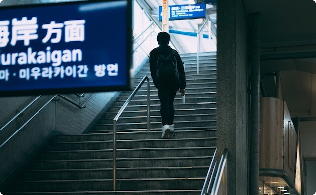 駅の階段