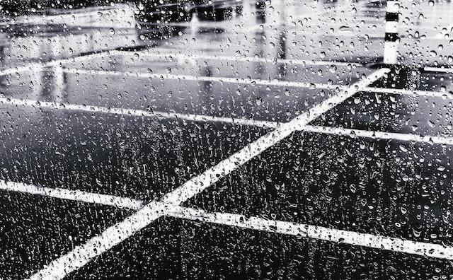 大雨のニュースを見て、夫が「防災用品買い足す」と凄まじく割高な保存食・水と、なぜかテントと寝袋まで買ってきて・・・
