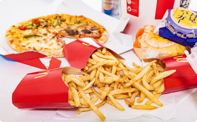 マックで、女性「M1つ、ポテト多めで」店員「それだとLになりますが？」→ すると女性が・・・