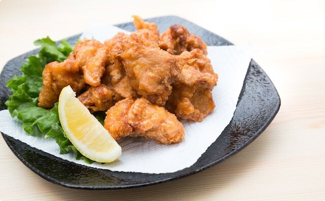 手作りの唐揚げを彼と食べてたら、彼氏に「お前さー、レモン入れるなら最初に許可とれよな？」と言われた。意味がわからないんだが…