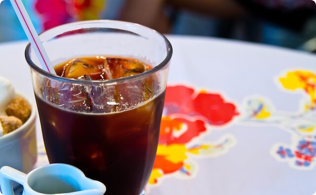 彼女がアイスコーヒーを作ってくれたんだけど、その作り方が貧乏くさくて冷めた・・・