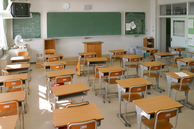 school-classroom-D60a7724