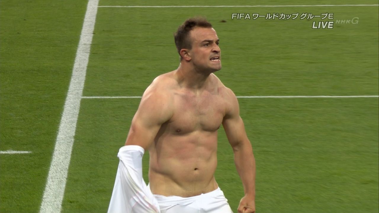 ロシアw杯 スイス ジャカの強烈ミドル シャチリが終了間際に決勝点 セルビアに逆転勝ち フットバル ロシアw杯 スイス ジャカの強烈ミドル シャチリが終了間際に決勝点 セルビアに逆転勝ち フットバル