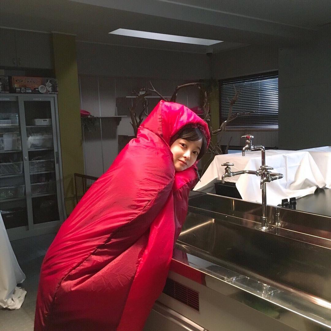 橋本環奈の寝袋明太子状態に絶賛!「どんだけかわいいねん!!!」