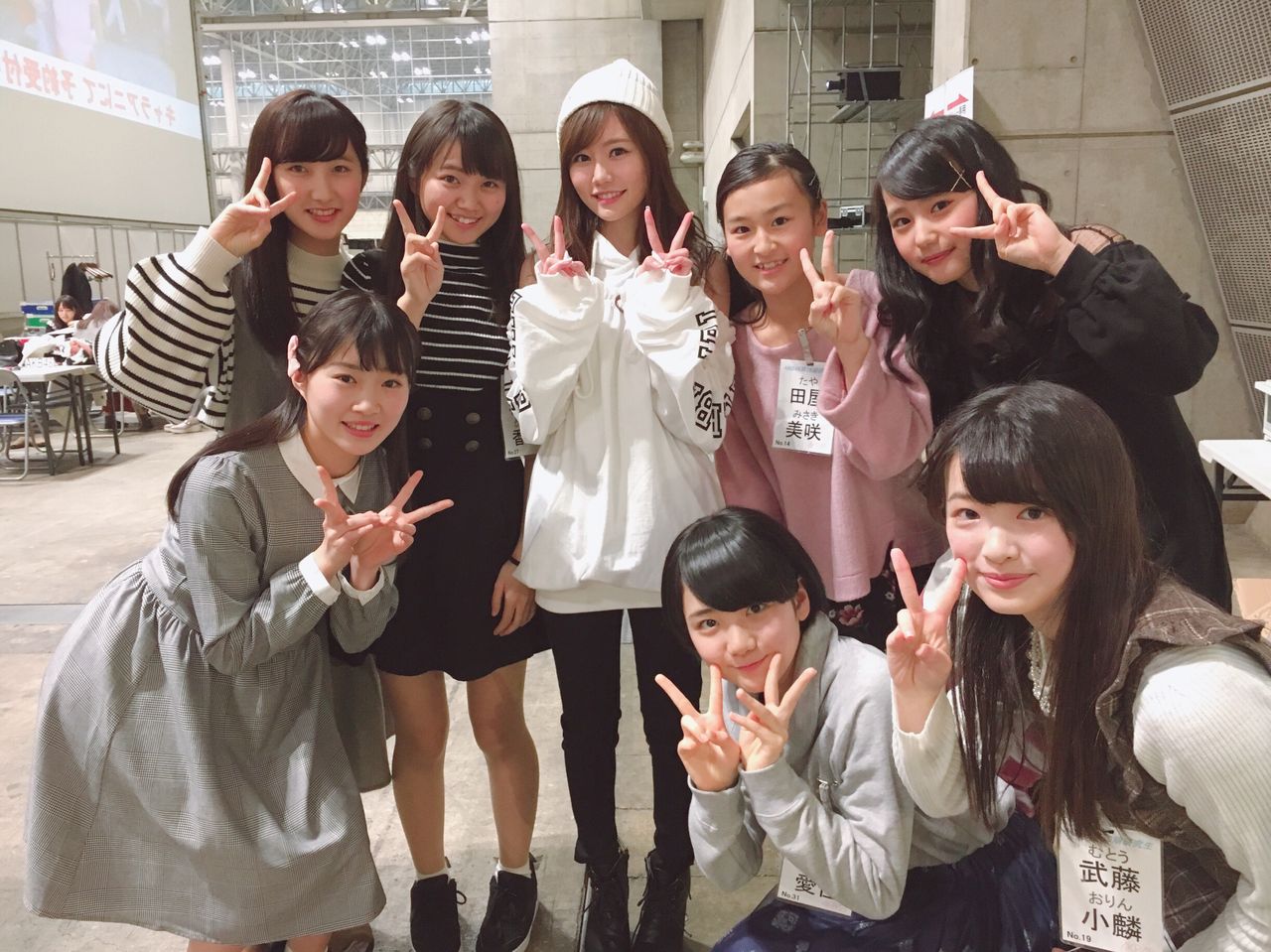 【朗報】AKB48込山榛香さん、16期に格の違いを見せつける