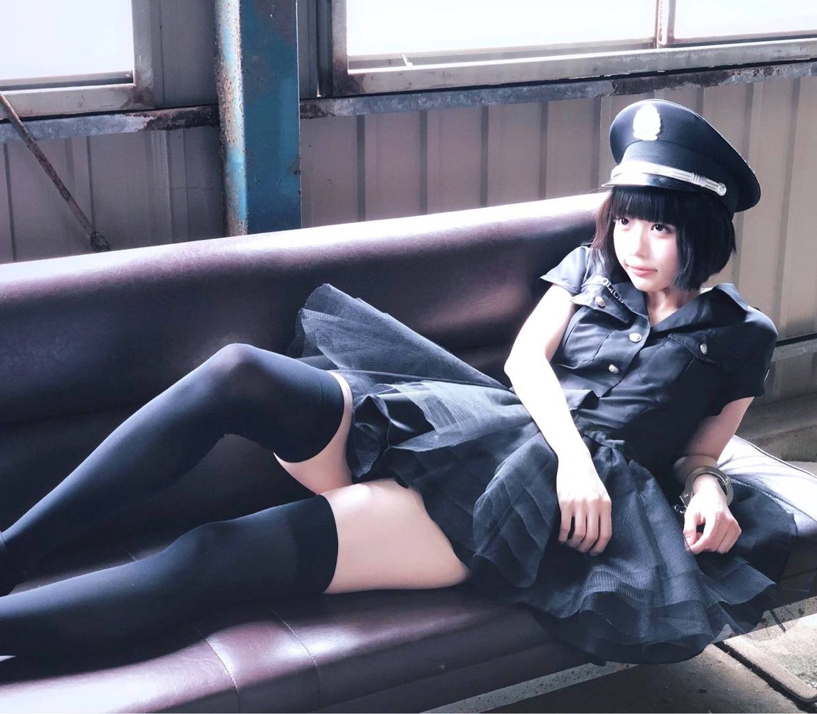 ゆるめるモ!あのちゃん、雑誌でえっちな太ももを披露