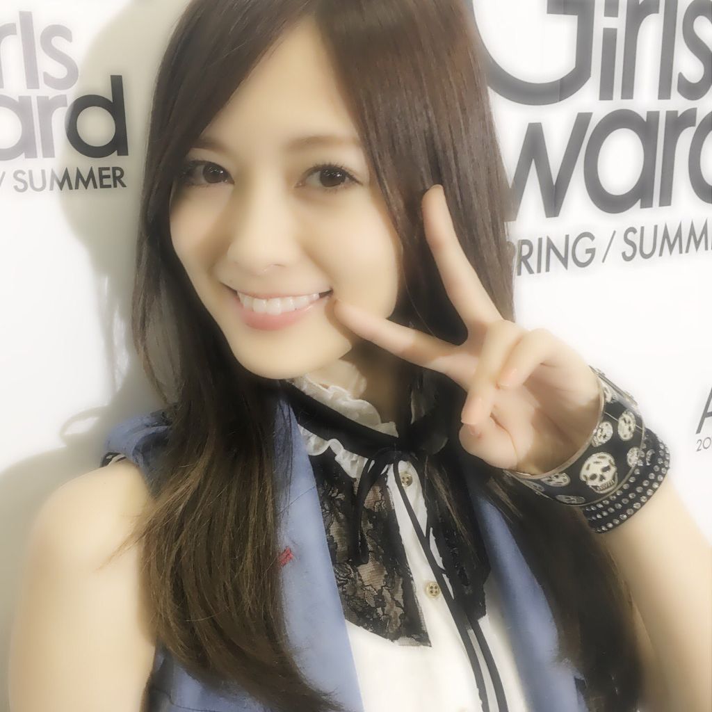 【乃木坂46】白石麻衣・写真集「パスポート」が全盛期AKBを1人でぶち抜く事態に…