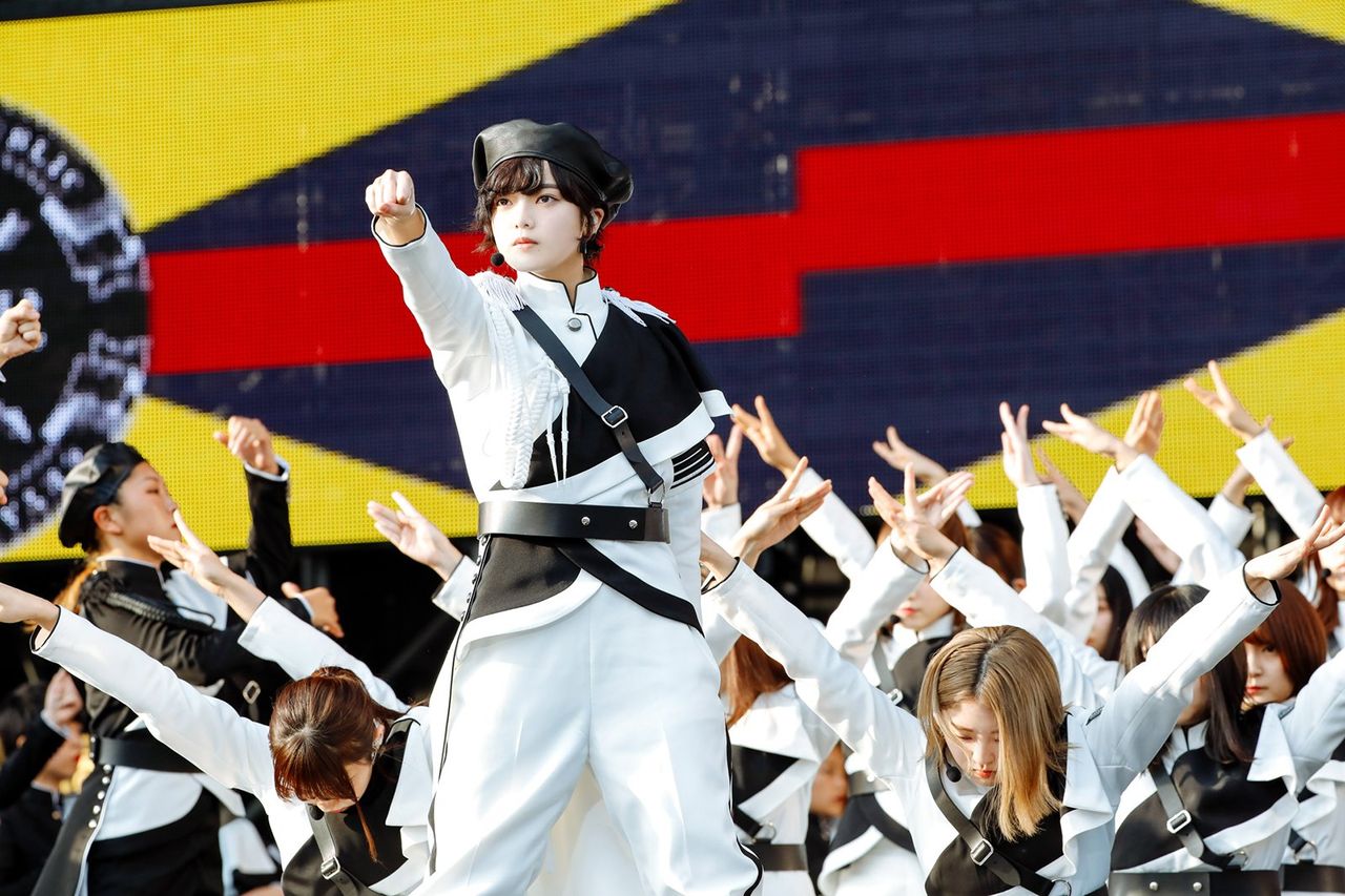 【欅坂46】「絶対的エース」平手友梨奈“復活” センターで新曲「アンビバレント」初披露 アクロバットなダンスに1万5000人熱狂 : ギャンブル芸能