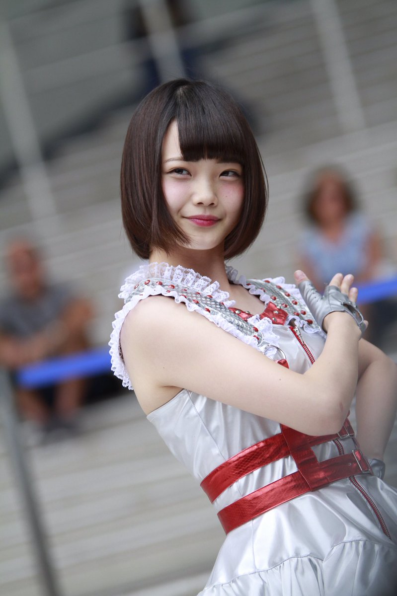【悲報】「神である平手さんで売名するなよ」平手友梨奈のそっくりさん、平手ファンからもの凄い叩かれる… : モテたいと芸能
