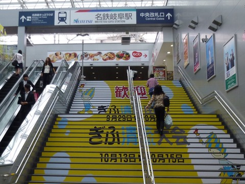 271106_286959171414144_429253326_n