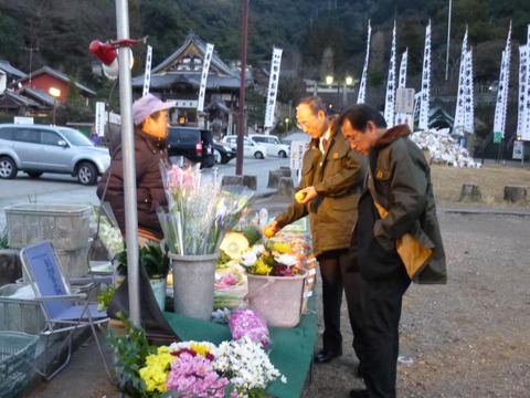 184419_325773540866040_508915629_n