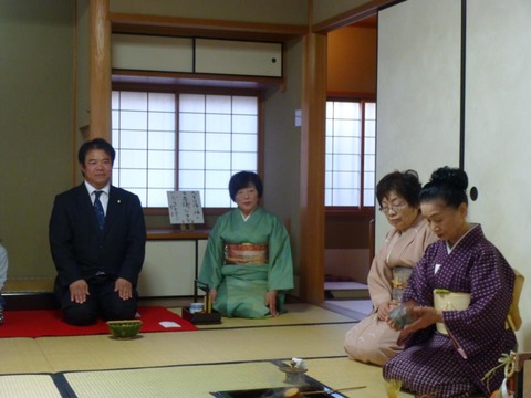 65243_330122967097764_1319243111_n