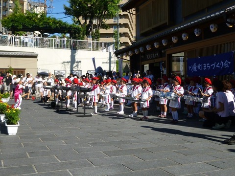 262285_278380108938717_2022491012_n